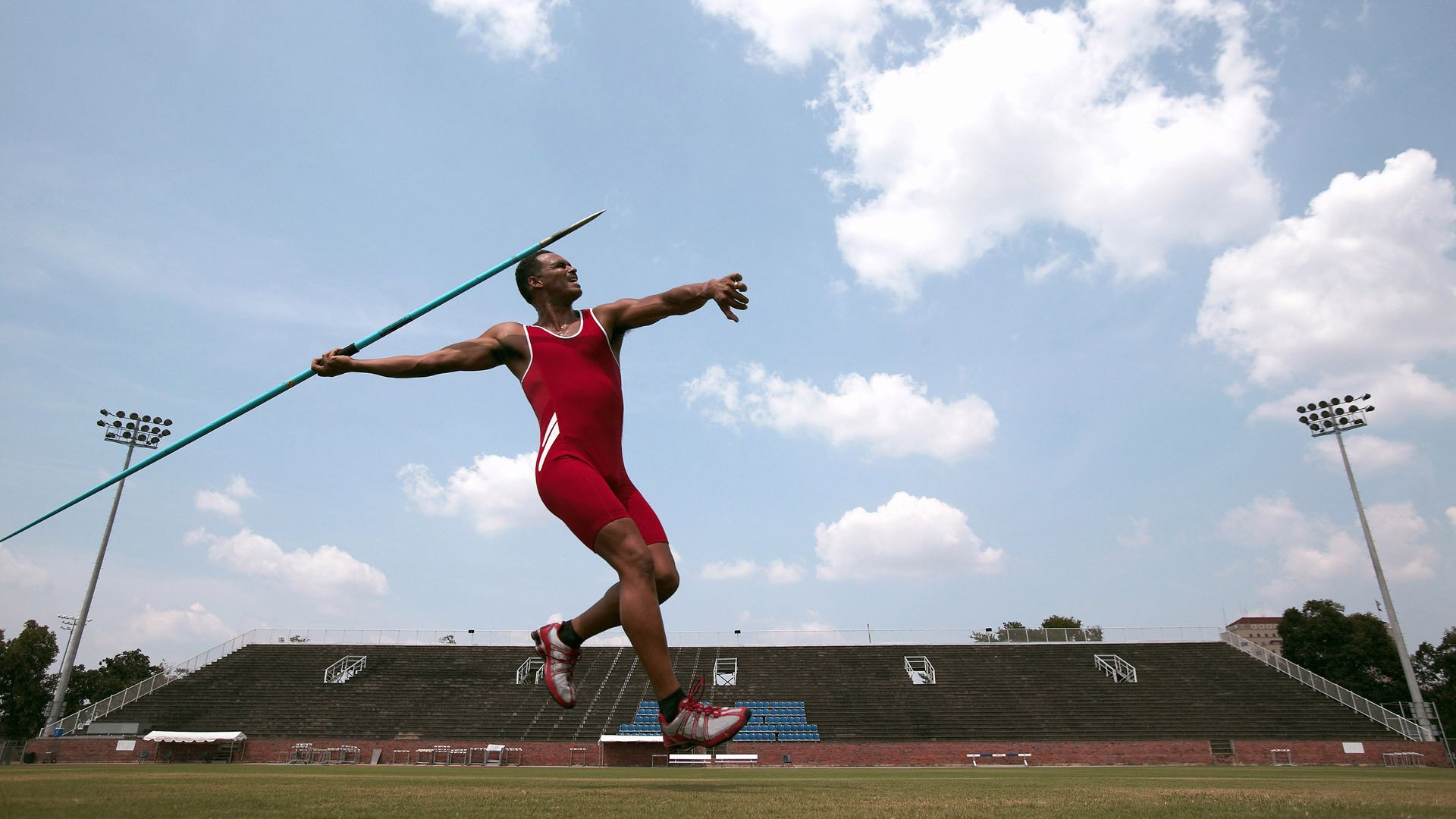 西甲球队结合心理监测优化高压比赛轮换方案