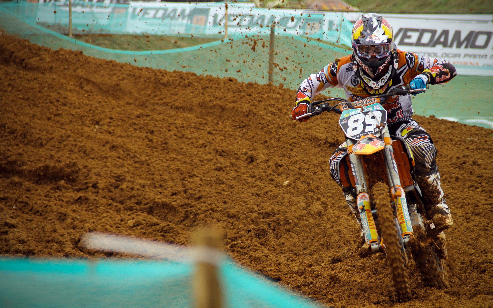 “高新区全民健身馆短柄墙球：快速抉择和精准攻击决定比赛走向”